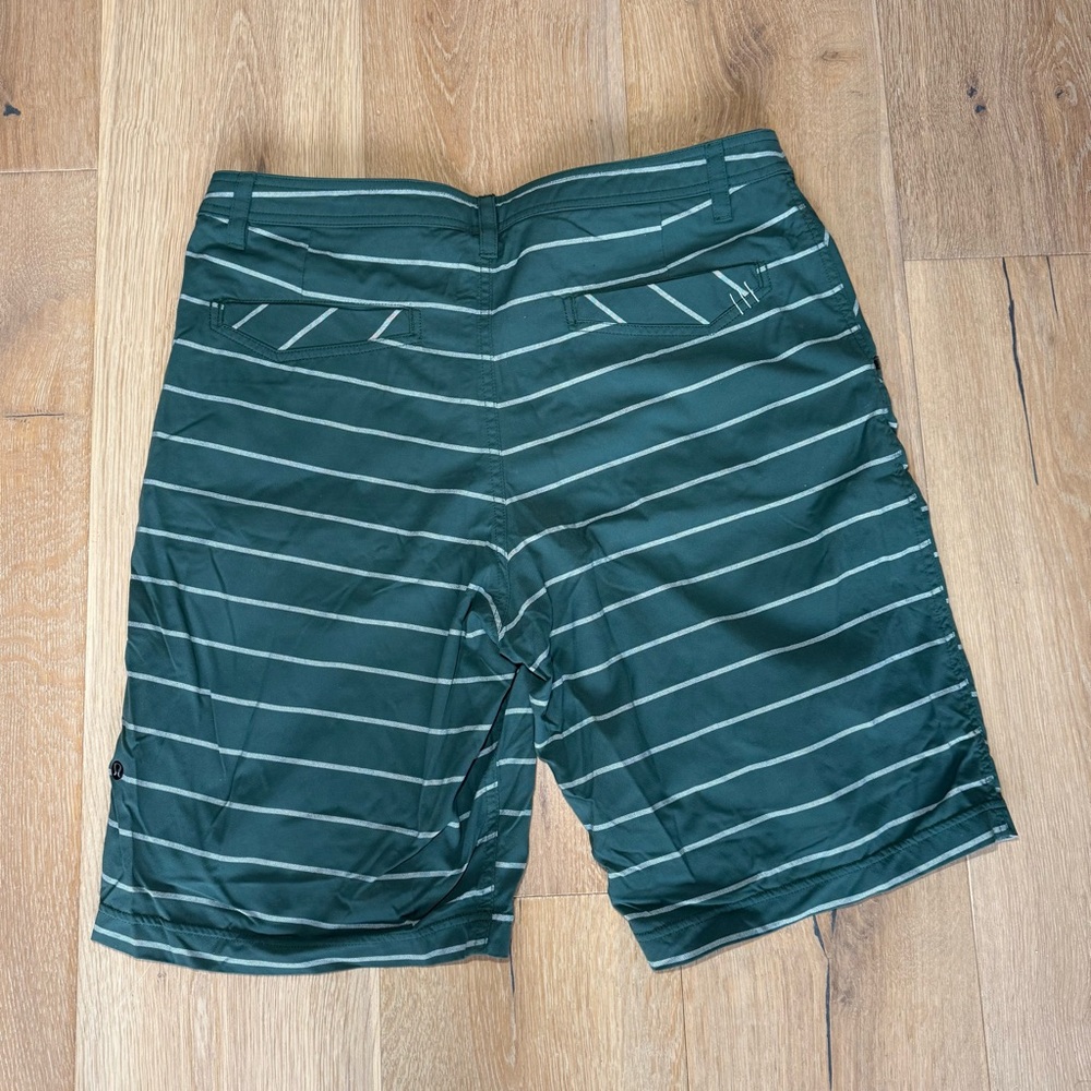 Lululemon ABC commission Golf Performance Shorts. casual chino flat front. 36 - Picture 6 of 6